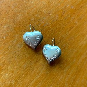 Vintage gold loop heart shaped earrings